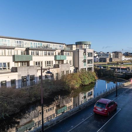 Modern Canal View Home, In City Centre, Sleeps 8 戈尔韦 外观 照片