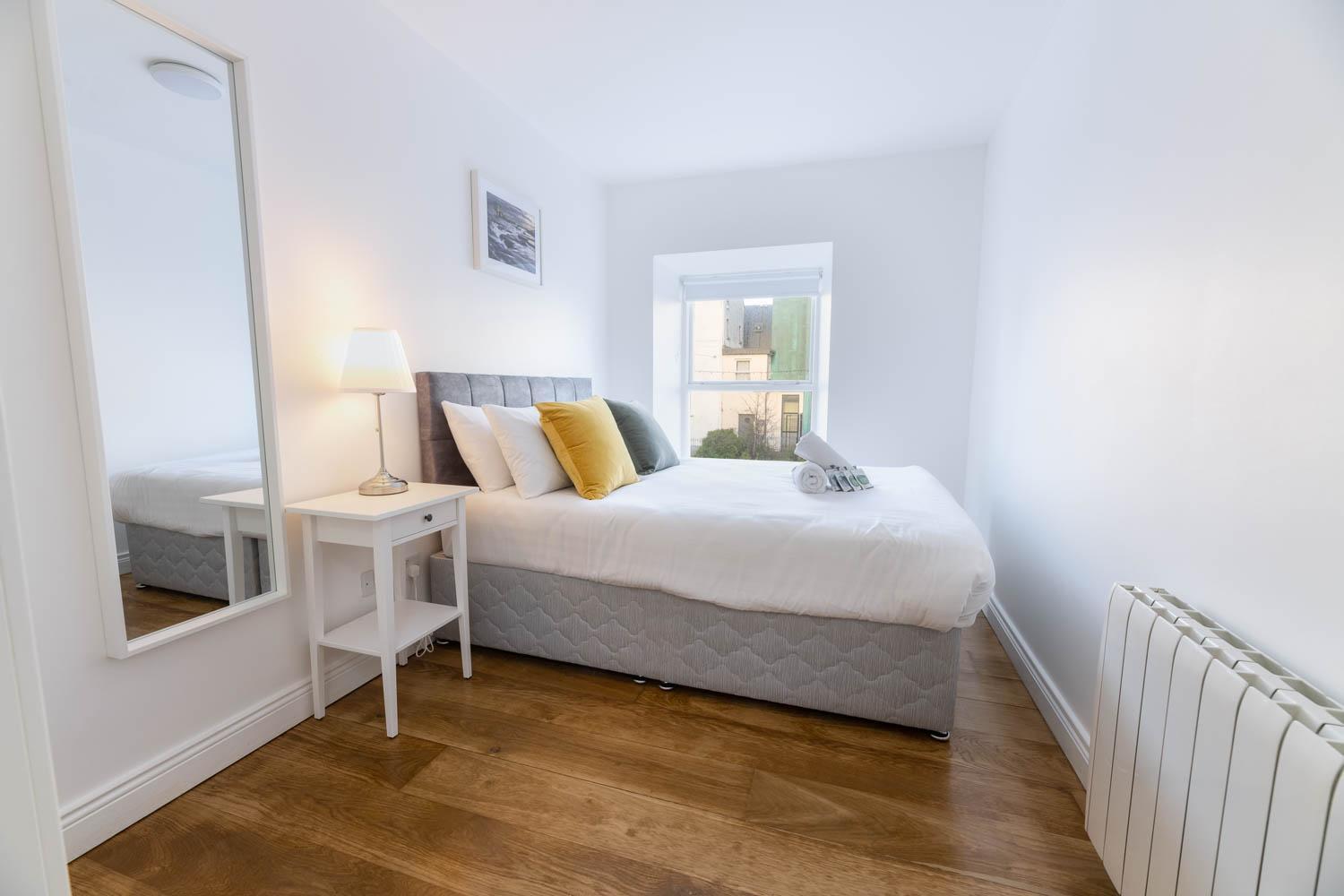 Modern Canal View Home, In City Centre, Sleeps 8 戈尔韦 外观 照片