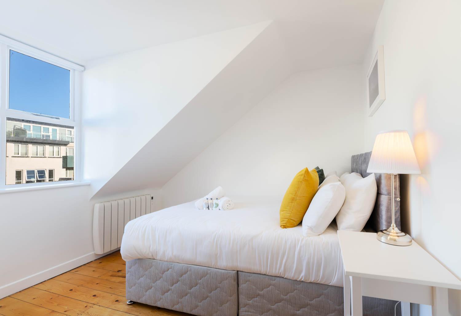 Modern Canal View Home, In City Centre, Sleeps 8 戈尔韦 外观 照片