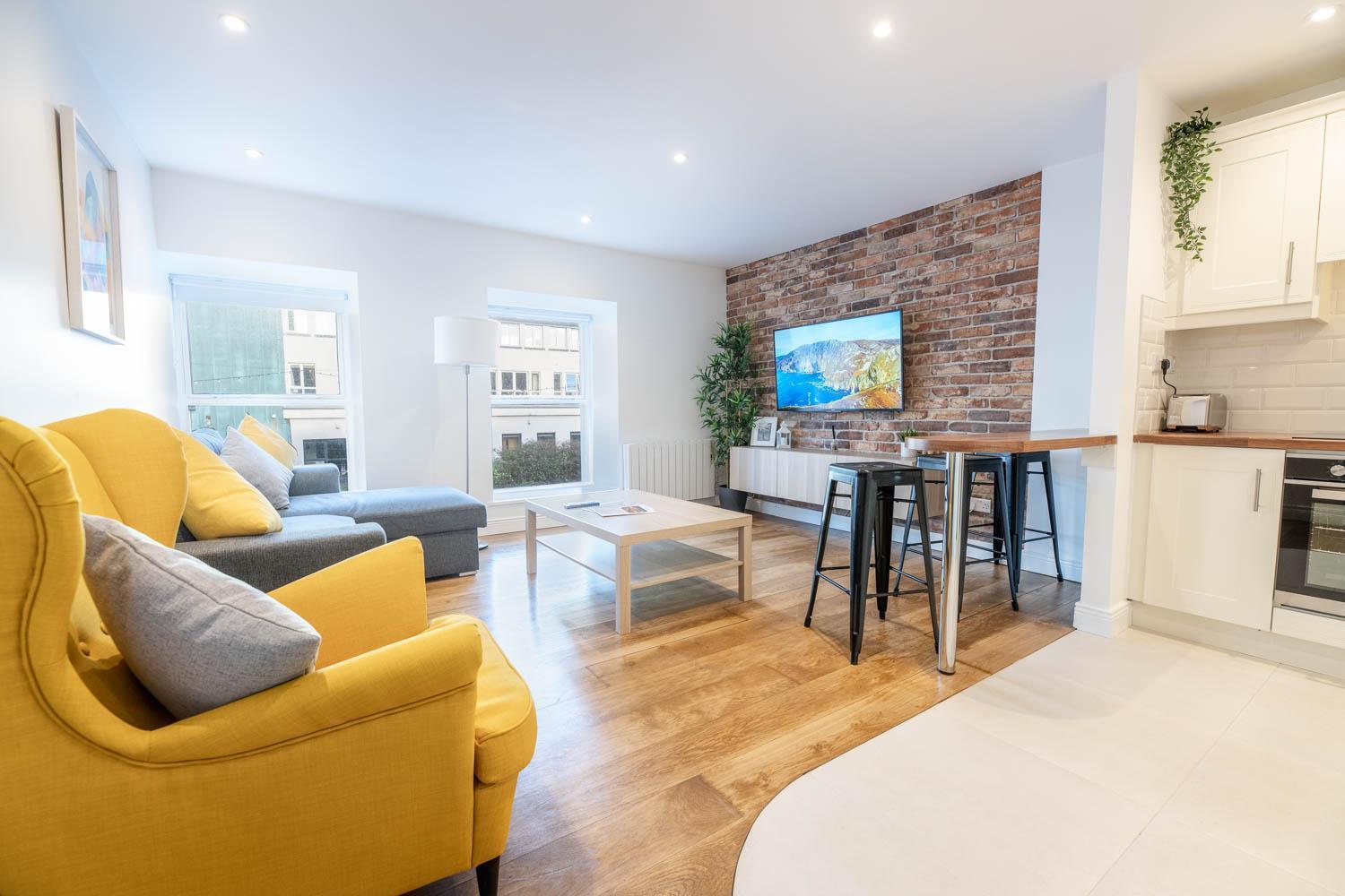 Modern Canal View Home, In City Centre, Sleeps 8 戈尔韦 外观 照片