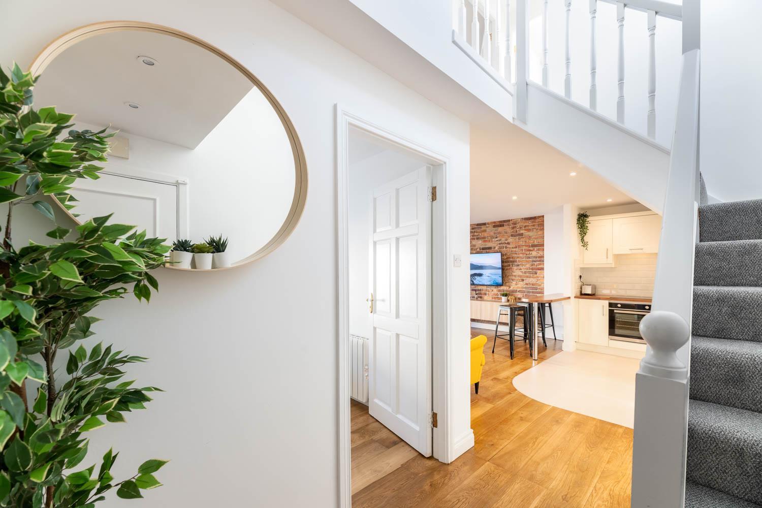 Modern Canal View Home, In City Centre, Sleeps 8 戈尔韦 外观 照片